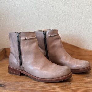 Frye Women's Beige Leather Ankle Boots